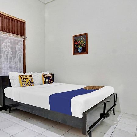 Oyo Life 90539 Taman Borobudur Guest House Syariah Blimbing  ภายนอก รูปภาพ