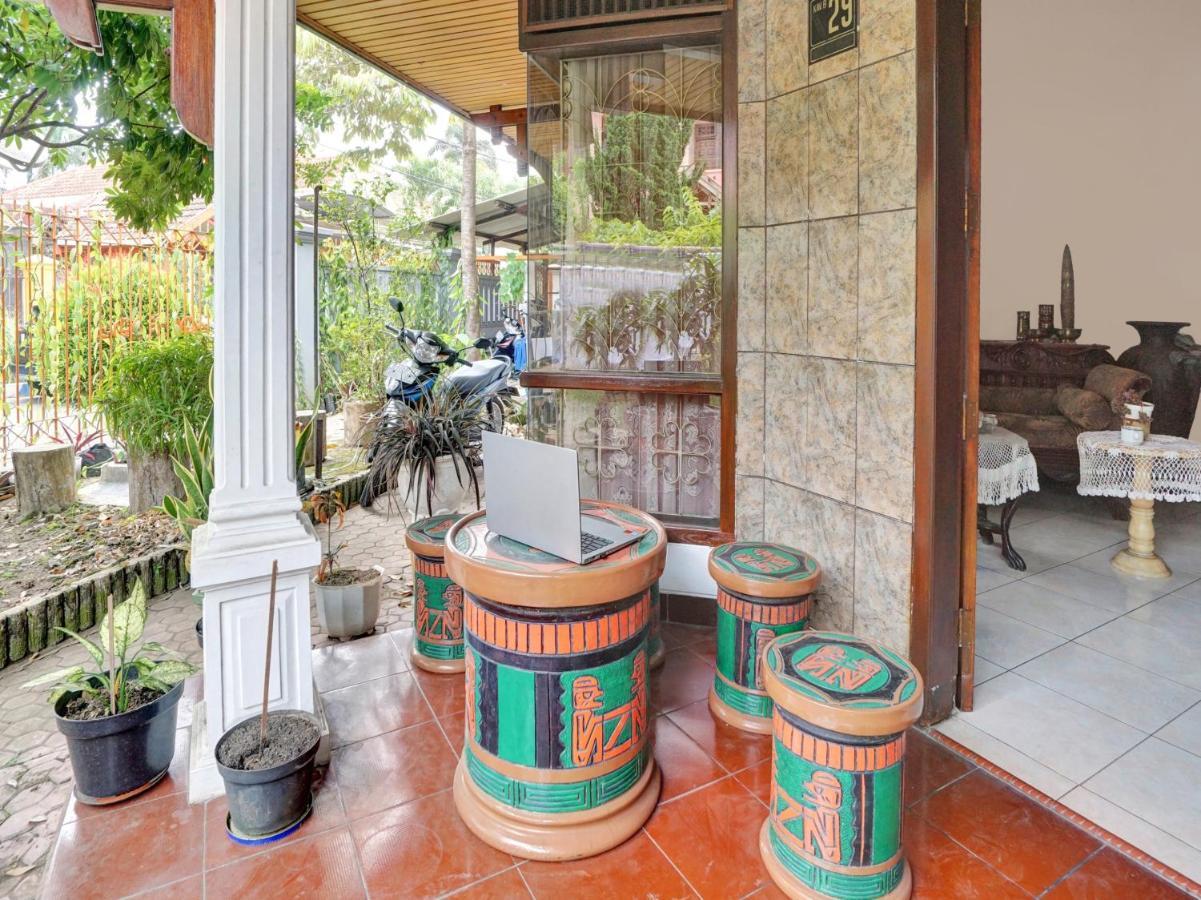 Oyo Life 90539 Taman Borobudur Guest House Syariah Blimbing  ภายนอก รูปภาพ