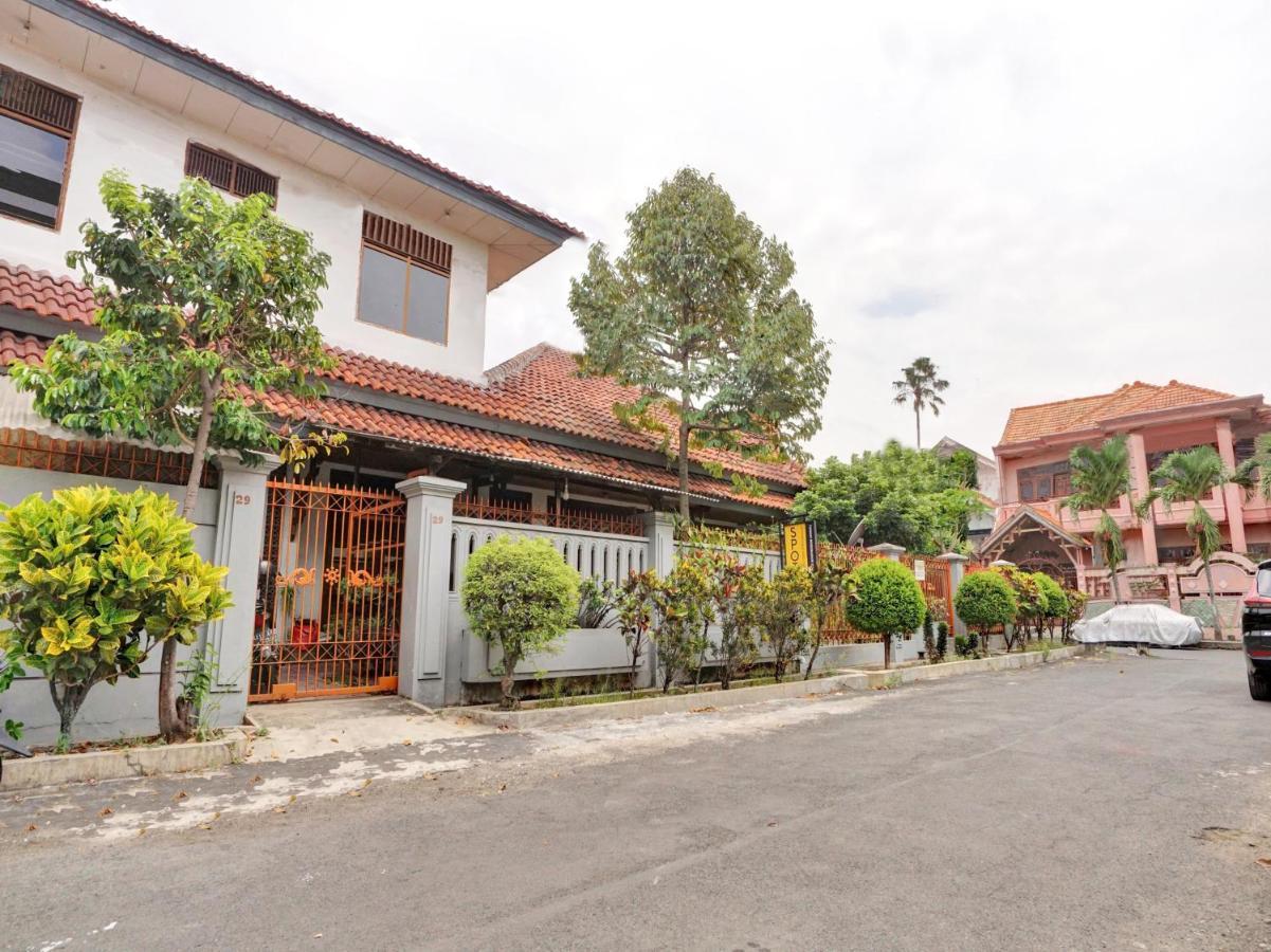 Oyo Life 90539 Taman Borobudur Guest House Syariah Blimbing  ภายนอก รูปภาพ