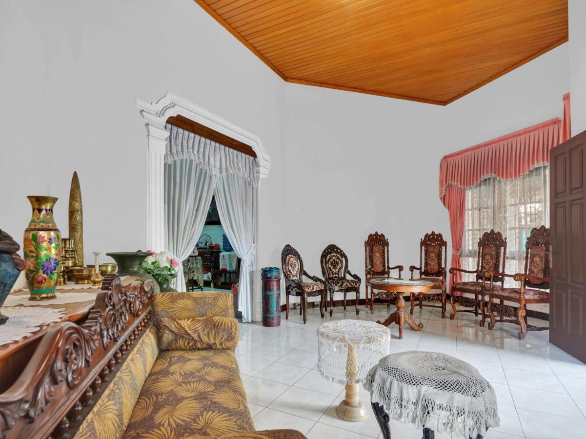 Oyo Life 90539 Taman Borobudur Guest House Syariah Blimbing  ภายนอก รูปภาพ