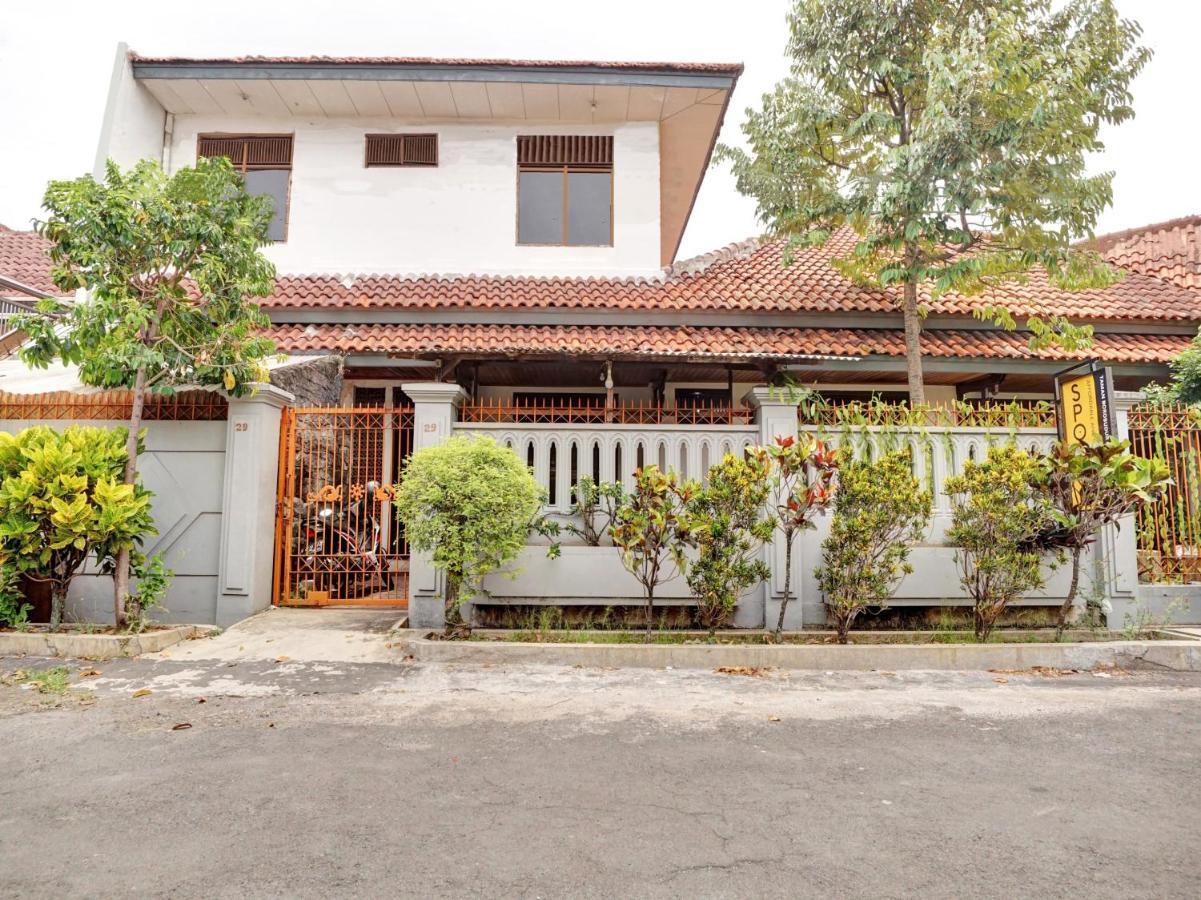 Oyo Life 90539 Taman Borobudur Guest House Syariah Blimbing  ภายนอก รูปภาพ