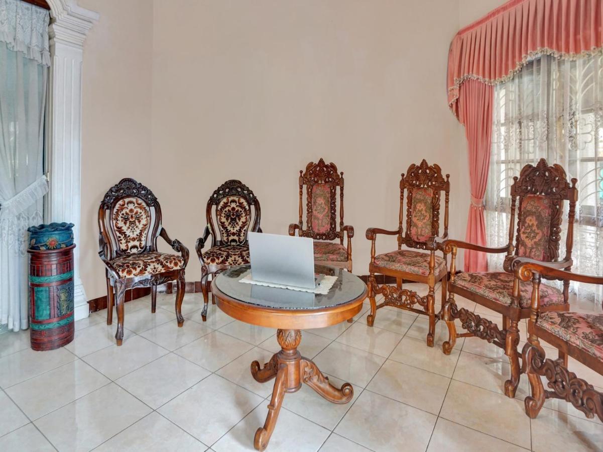 Oyo Life 90539 Taman Borobudur Guest House Syariah Blimbing  ภายนอก รูปภาพ