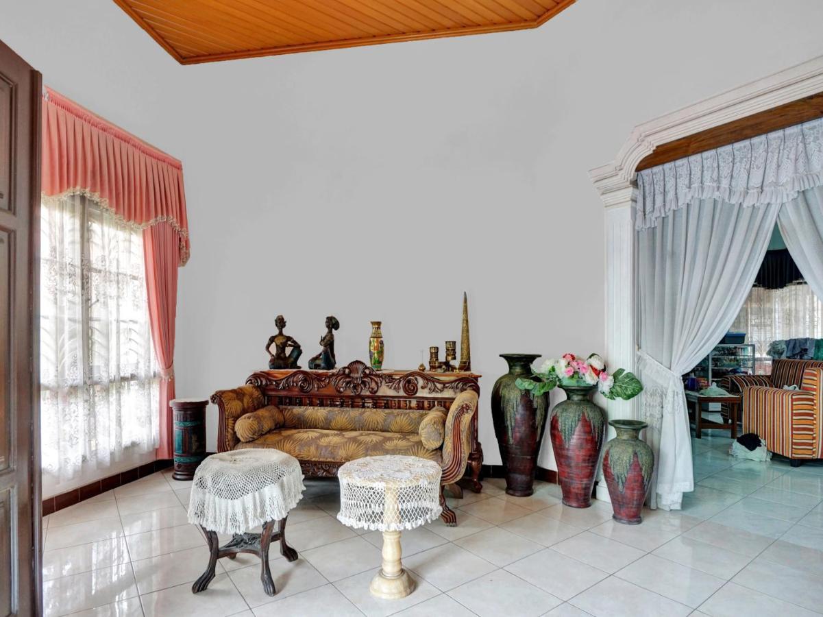 Oyo Life 90539 Taman Borobudur Guest House Syariah Blimbing  ภายนอก รูปภาพ