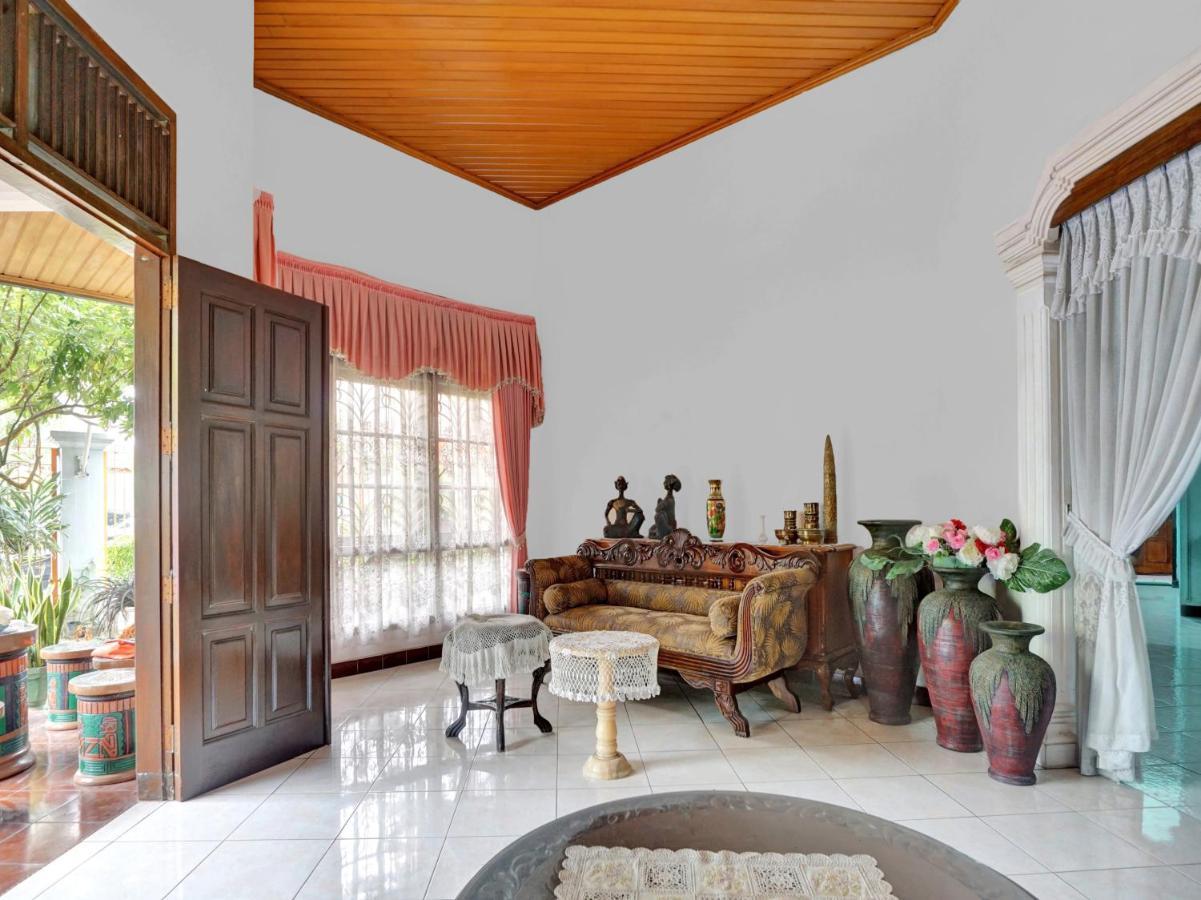 Oyo Life 90539 Taman Borobudur Guest House Syariah Blimbing  ภายนอก รูปภาพ