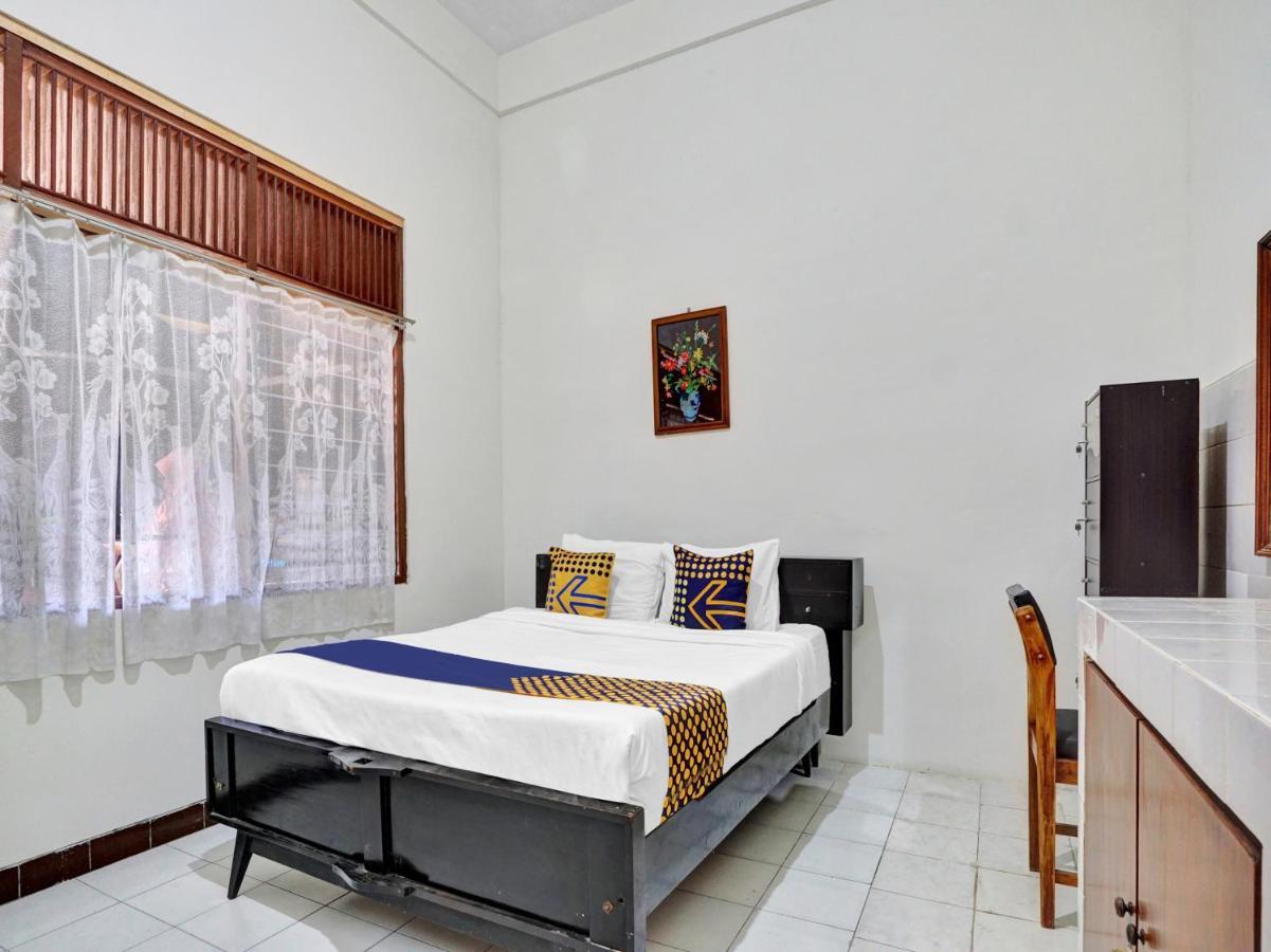 Oyo Life 90539 Taman Borobudur Guest House Syariah Blimbing  ภายนอก รูปภาพ