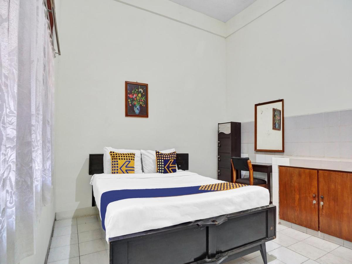 Oyo Life 90539 Taman Borobudur Guest House Syariah Blimbing  ภายนอก รูปภาพ