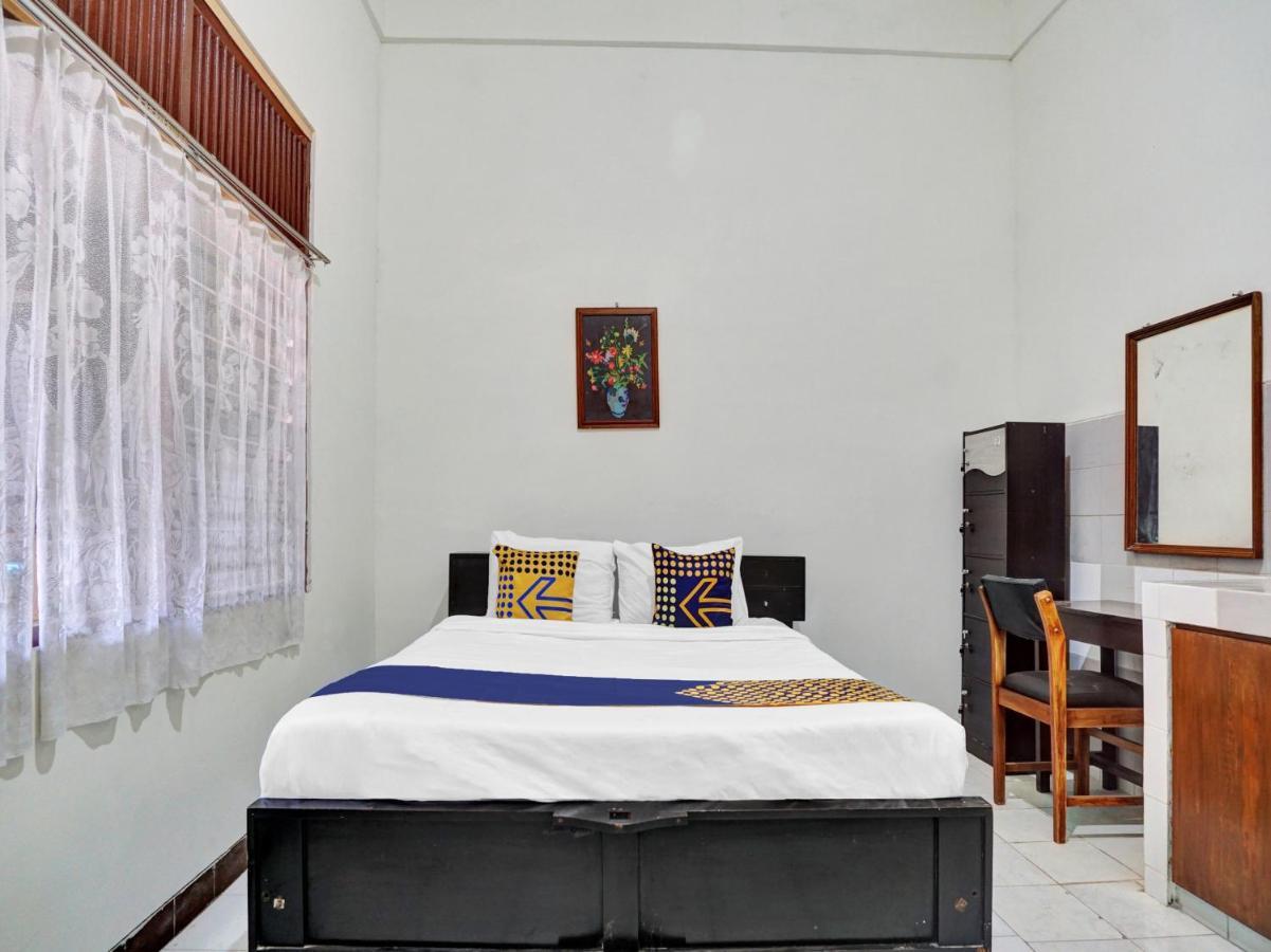 Oyo Life 90539 Taman Borobudur Guest House Syariah Blimbing  ภายนอก รูปภาพ