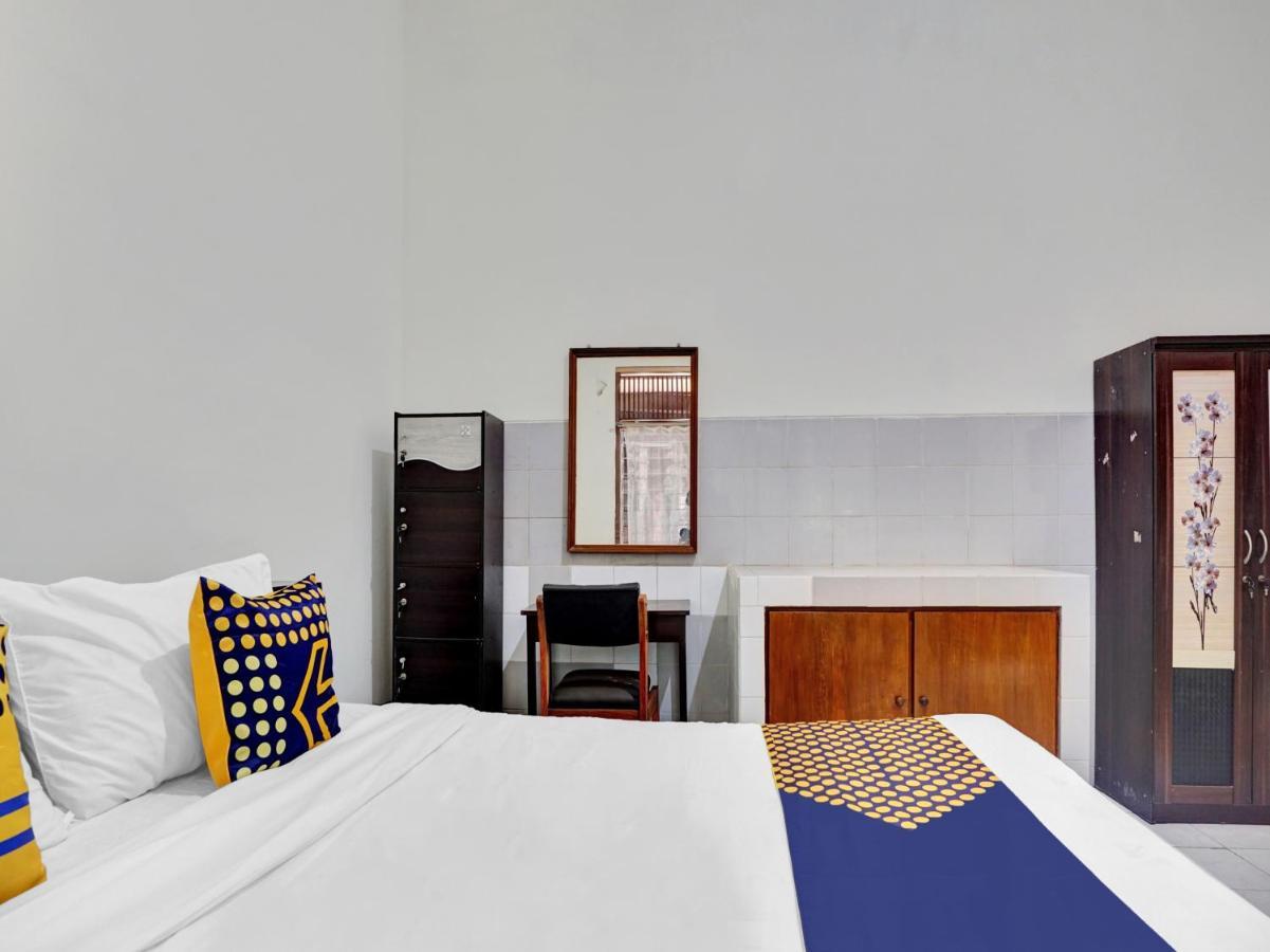 Oyo Life 90539 Taman Borobudur Guest House Syariah Blimbing  ภายนอก รูปภาพ
