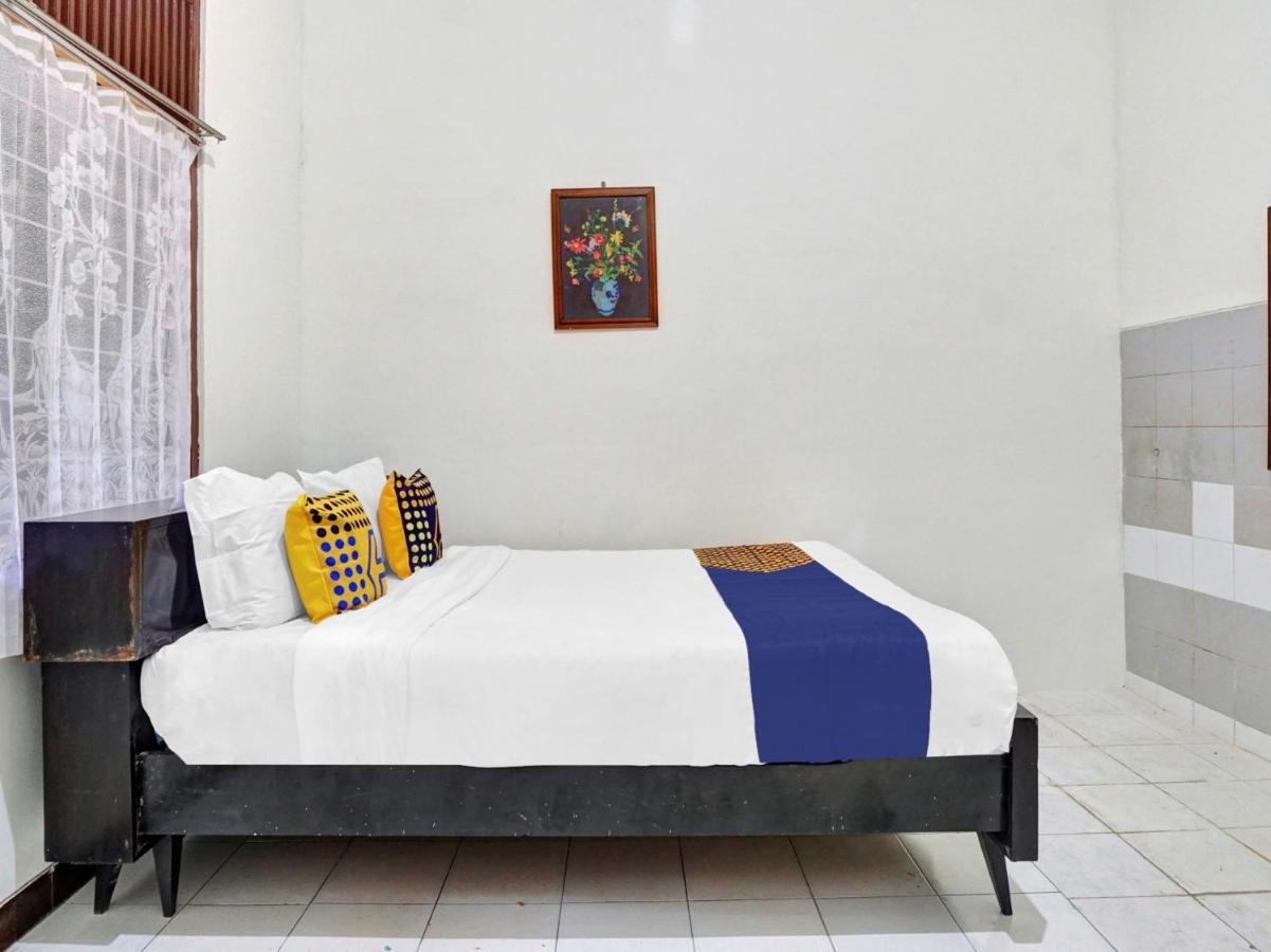 Oyo Life 90539 Taman Borobudur Guest House Syariah Blimbing  ภายนอก รูปภาพ