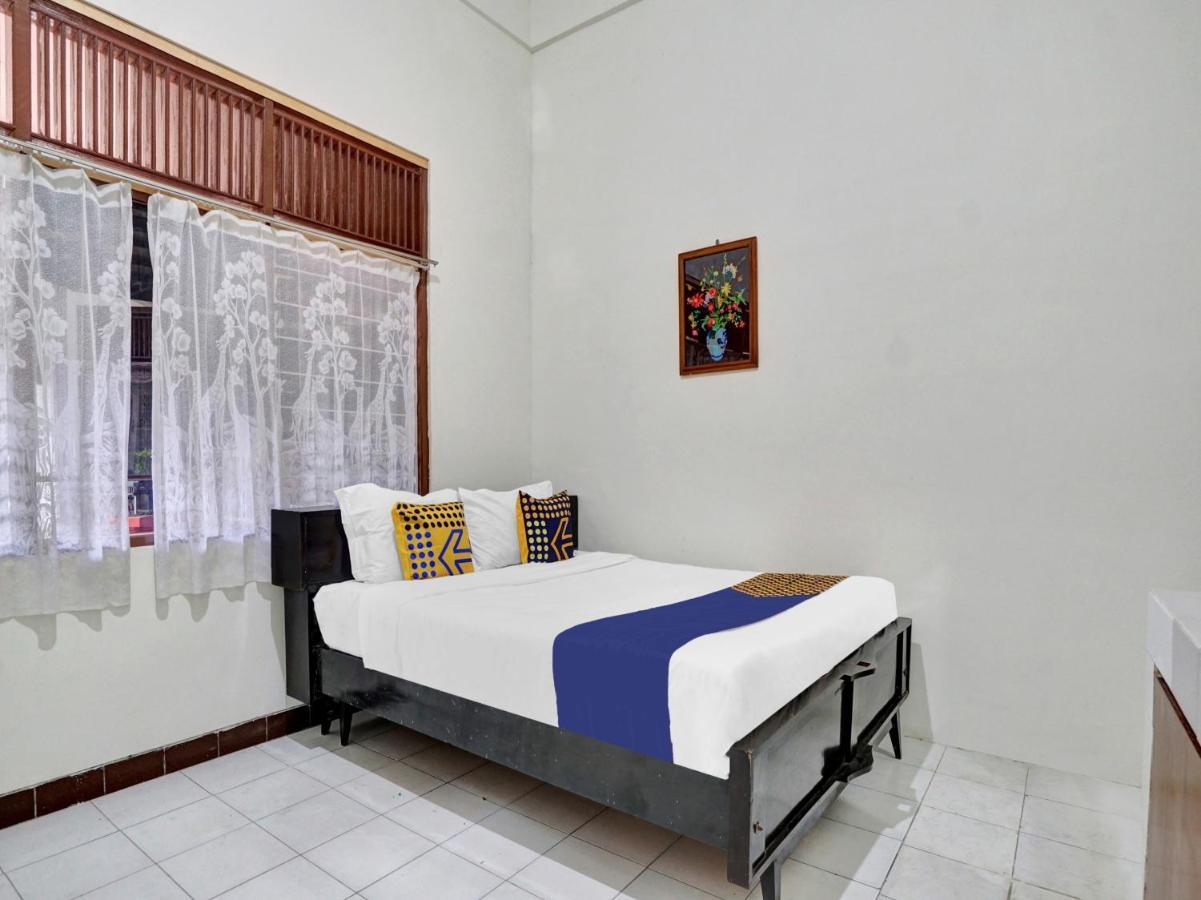 Oyo Life 90539 Taman Borobudur Guest House Syariah Blimbing  ภายนอก รูปภาพ