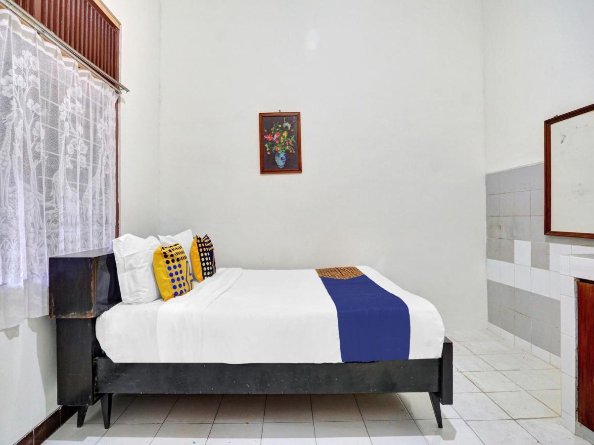 Oyo Life 90539 Taman Borobudur Guest House Syariah Blimbing  ภายนอก รูปภาพ